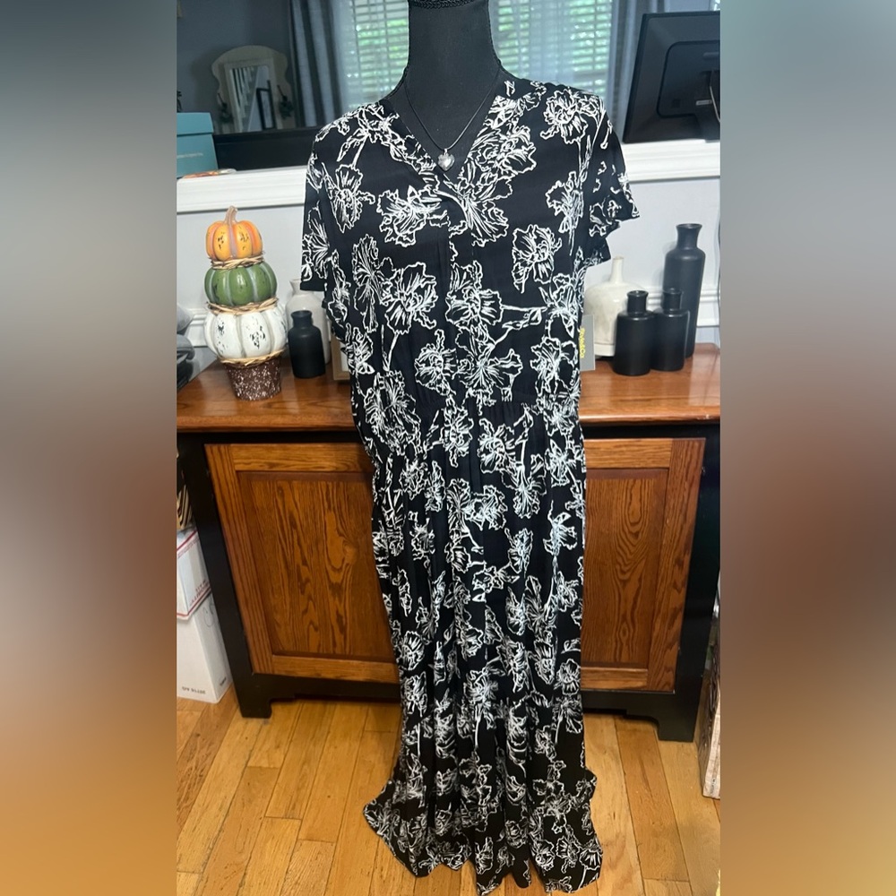Style & Co Black and White Ruffled Maxi Dress NWT